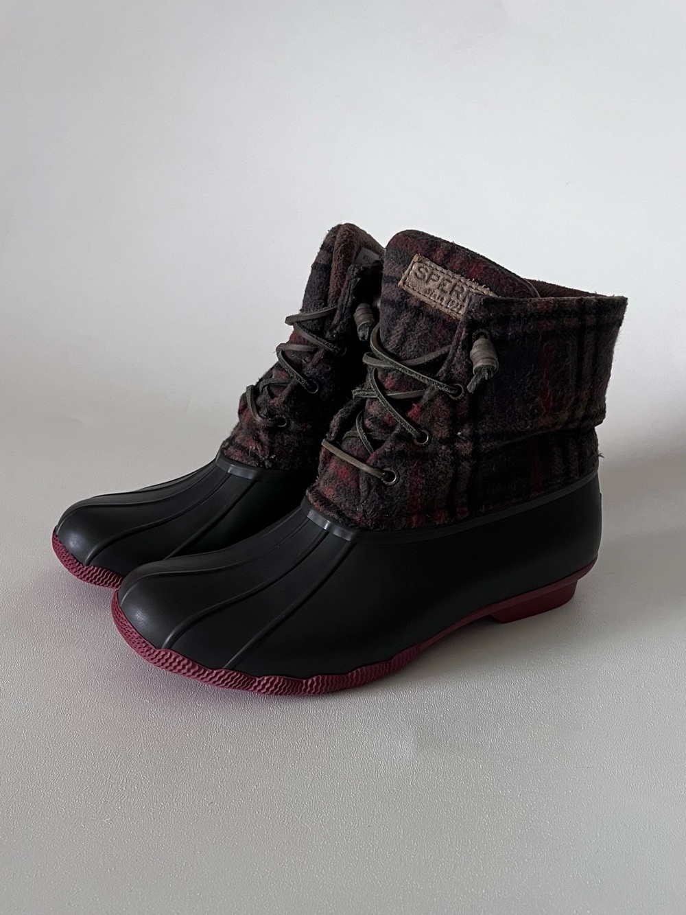 Sperry plaid Saltwater Duck Boots Womens Size 8.5